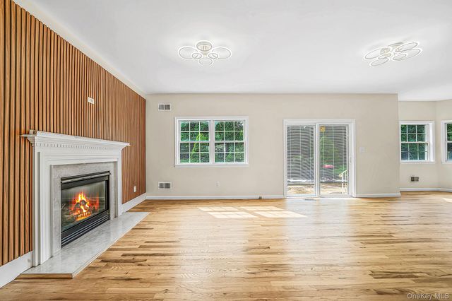 18 Woodridge Lane, Coram, NY 11727