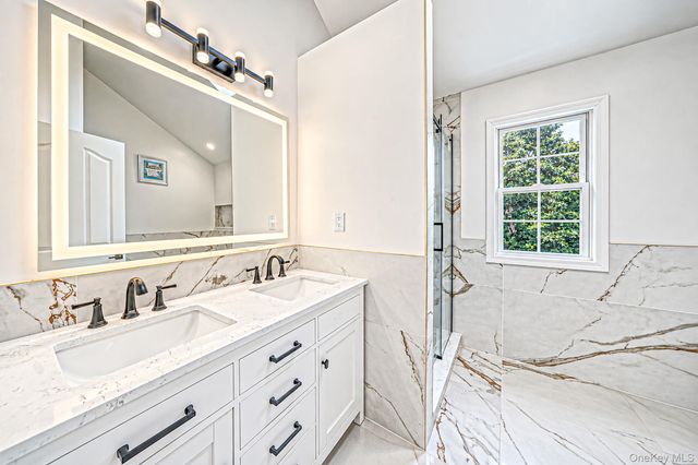 18 Woodridge Lane, Coram, NY 11727