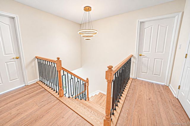 18 Woodridge Lane, Coram, NY 11727