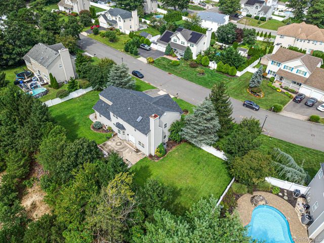 18 Woodridge Lane, Coram, NY 11727