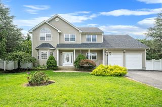 18 Woodridge Lane, Coram, NY 11727