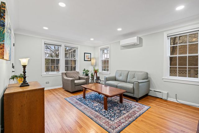 6550 W Ebinger Drive, Niles, IL 60714