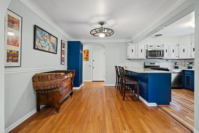 6550 W Ebinger Drive, Niles, IL 60714