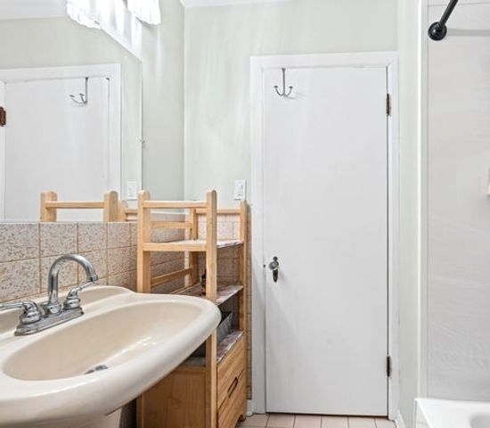 6550 W Ebinger Drive, Niles, IL 60714