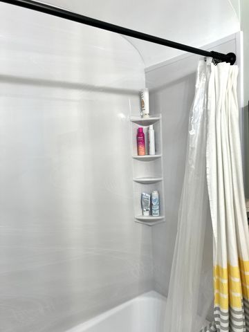 6550 W Ebinger Drive, Niles, IL 60714