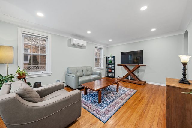 6550 W Ebinger Drive, Niles, IL 60714