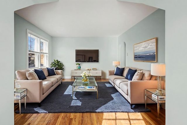 6550 W Ebinger Drive, Niles, IL 60714