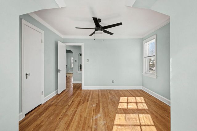 6550 W Ebinger Drive, Niles, IL 60714