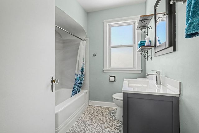 6550 W Ebinger Drive, Niles, IL 60714