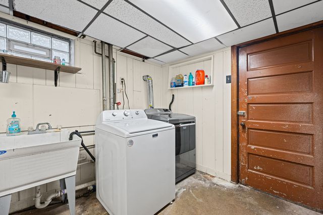 6550 W Ebinger Drive, Niles, IL 60714