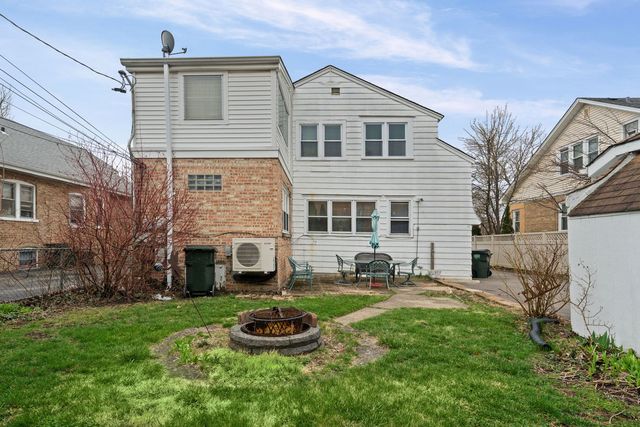 6550 W Ebinger Drive, Niles, IL 60714