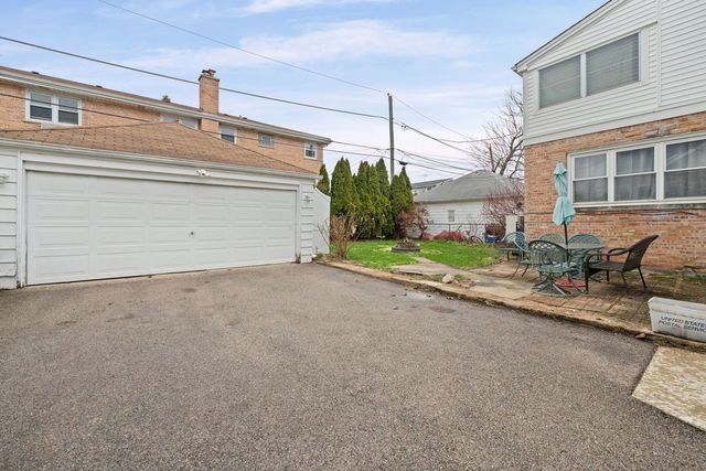 6550 W Ebinger Drive, Niles, IL 60714