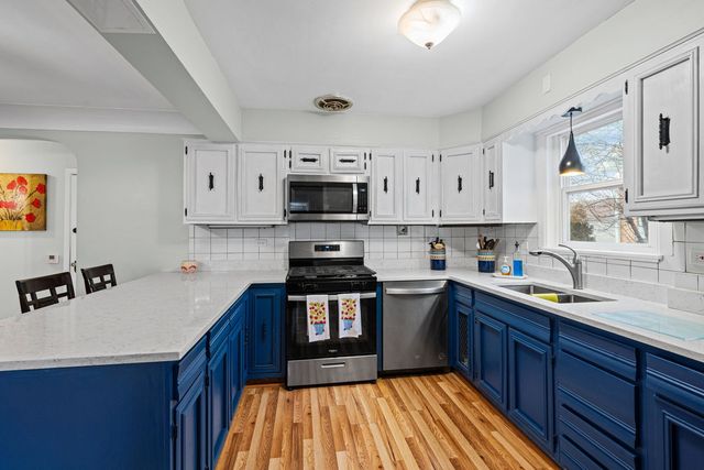 6550 W Ebinger Drive, Niles, IL 60714