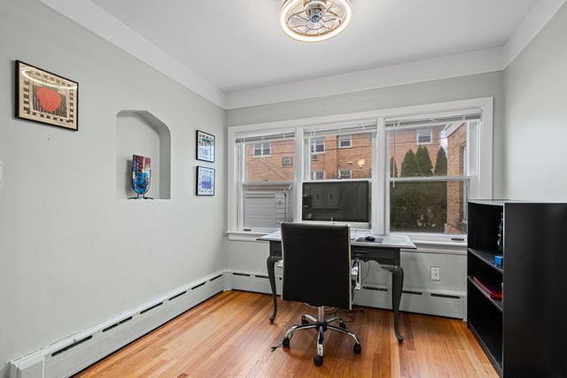 6550 W Ebinger Drive, Niles, IL 60714