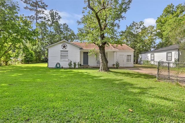305 Cherry Creek Road, Dayton, TX 77535