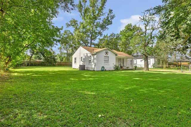 305 Cherry Creek Road, Dayton, TX 77535
