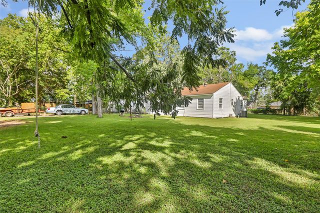 305 Cherry Creek Road, Dayton, TX 77535