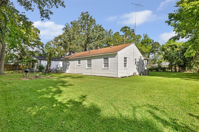 305 Cherry Creek Road, Dayton, TX 77535
