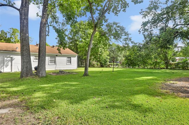 305 Cherry Creek Road, Dayton, TX 77535