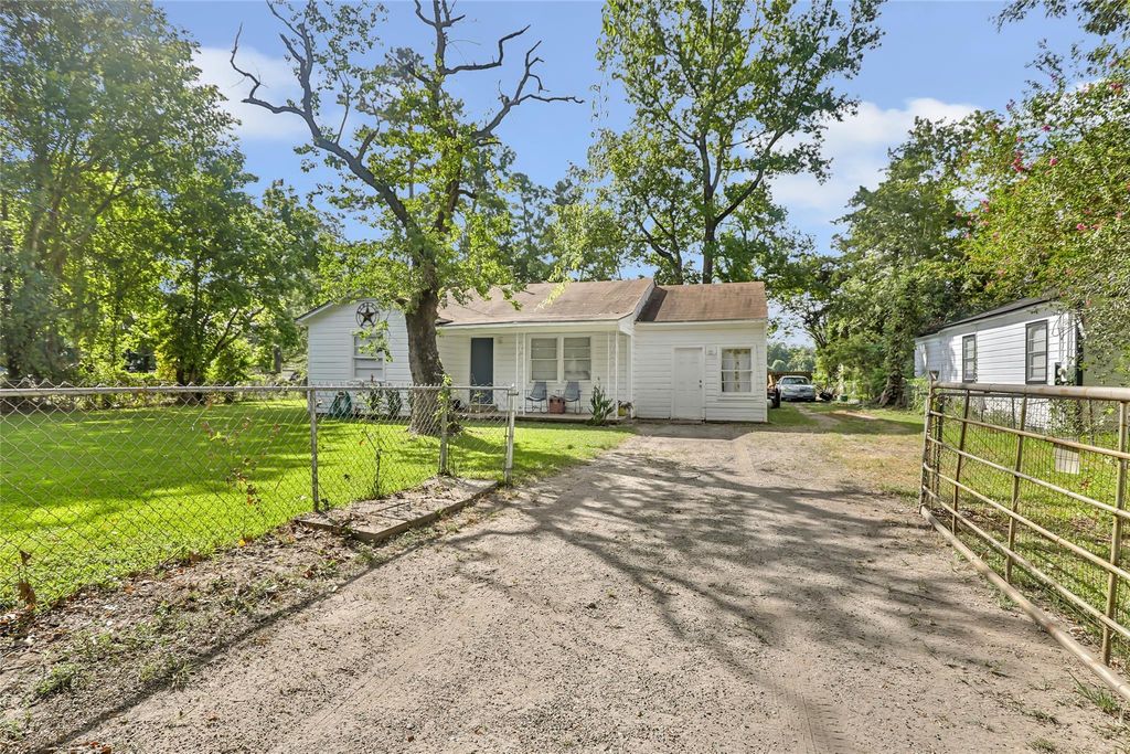 305 Cherry Creek Road, Dayton, TX 77535