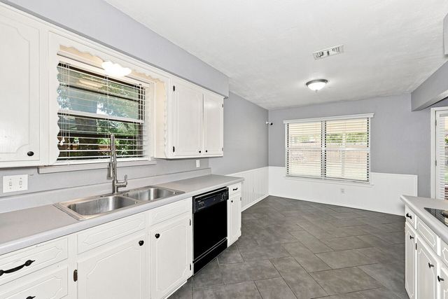 3204 Denbury Drive, Fort Worth, TX 76133