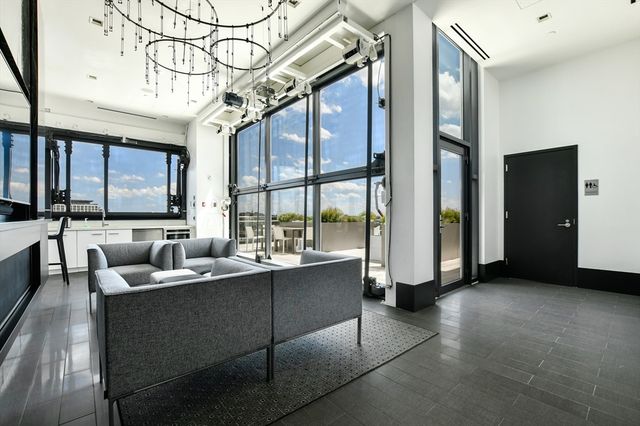 40 Traveler St PH802, Boston, MA 02118