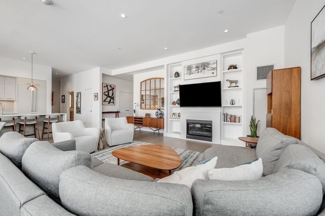 40 Traveler St PH802, Boston, MA 02118