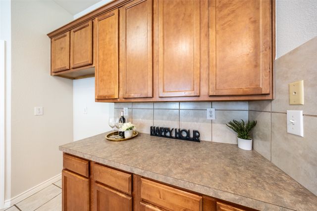 604 Beeman Drive, Arlington, TX 76002