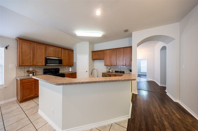 604 Beeman Drive, Arlington, TX 76002