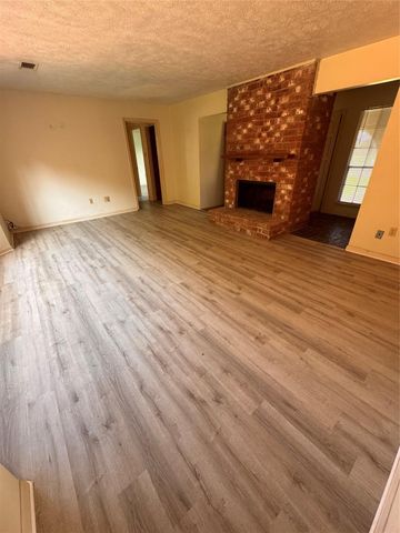 3400 Coachman Drive, Baytown, TX 77521