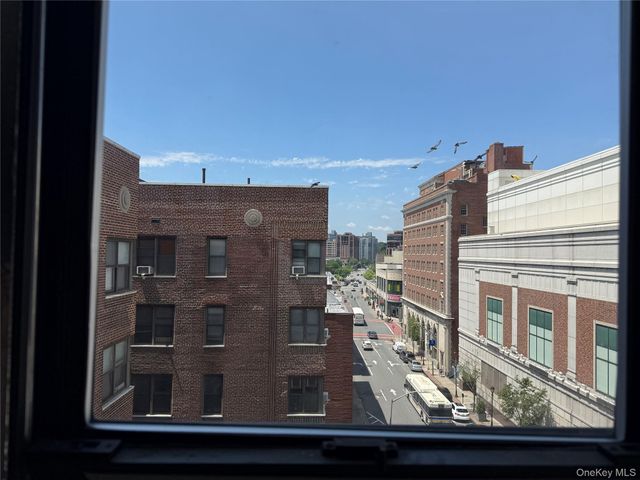 210 Martine Avenue 6L, White Plains, NY 10601