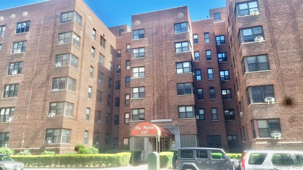 210 Martine Avenue 6L, White Plains, NY 10601