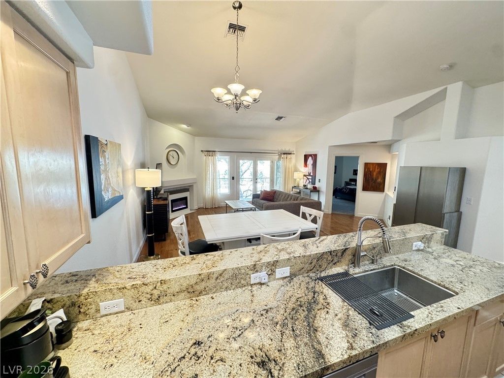 7652 Rolling View Drive 202, Las Vegas, NV 89149 — photo 3