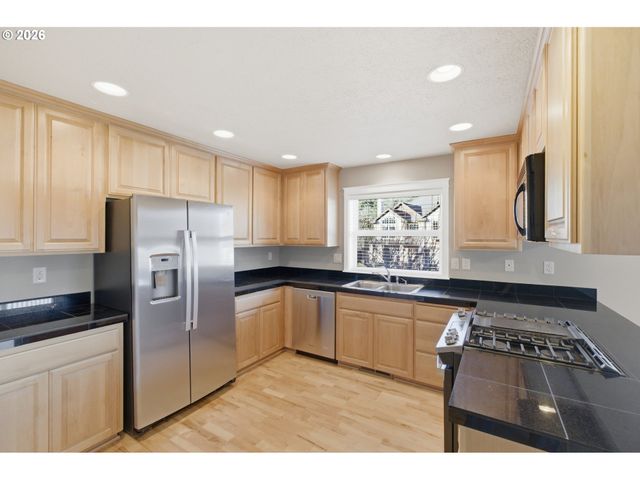 2463 Nw BROADWAY St, Albany, OR 97321