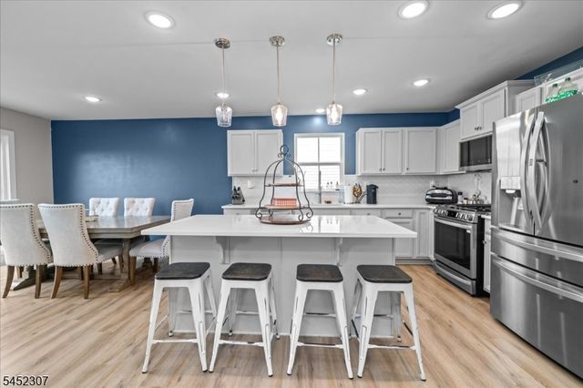 31 Lam Dr, Hardyston Twp., NJ 07419