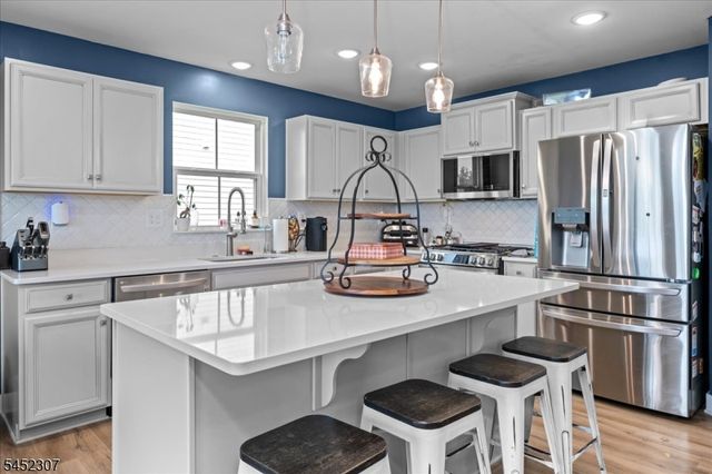 31 Lam Dr, Hardyston Twp., NJ 07419