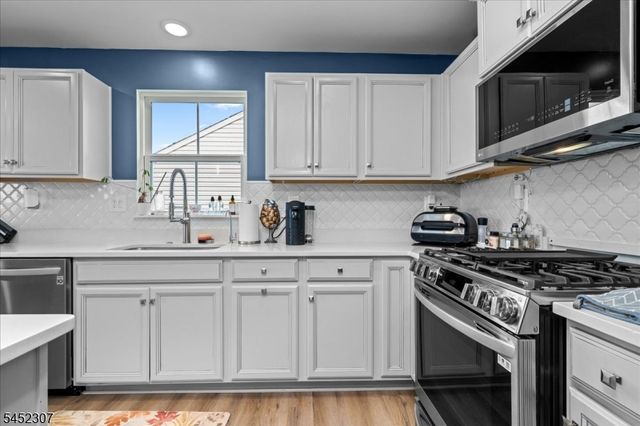 31 Lam Dr, Hardyston Twp., NJ 07419