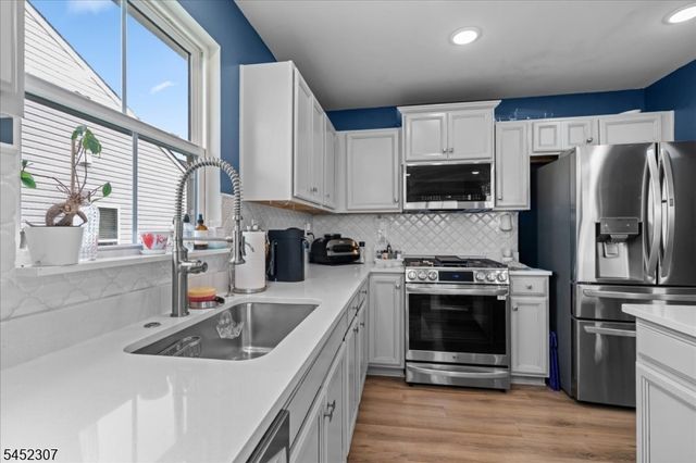 31 Lam Dr, Hardyston Twp., NJ 07419