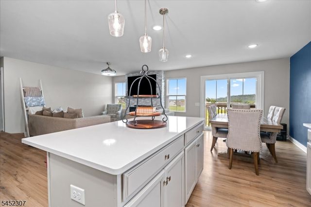 31 Lam Dr, Hardyston Twp., NJ 07419