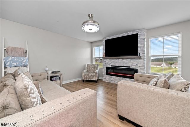 31 Lam Dr, Hardyston Twp., NJ 07419