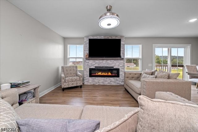 31 Lam Dr, Hardyston Twp., NJ 07419