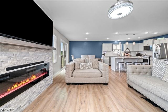 31 Lam Dr, Hardyston Twp., NJ 07419