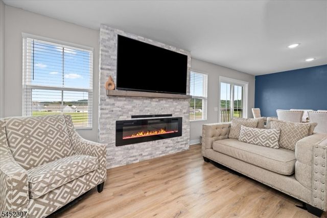 31 Lam Dr, Hardyston Twp., NJ 07419