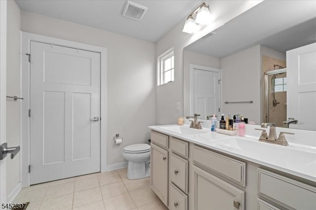 31 Lam Dr, Hardyston Twp., NJ 07419