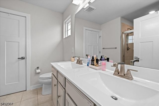 31 Lam Dr, Hardyston Twp., NJ 07419