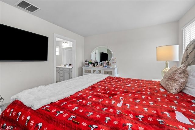 31 Lam Dr, Hardyston Twp., NJ 07419