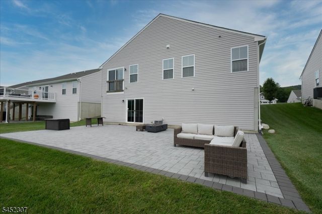 31 Lam Dr, Hardyston Twp., NJ 07419