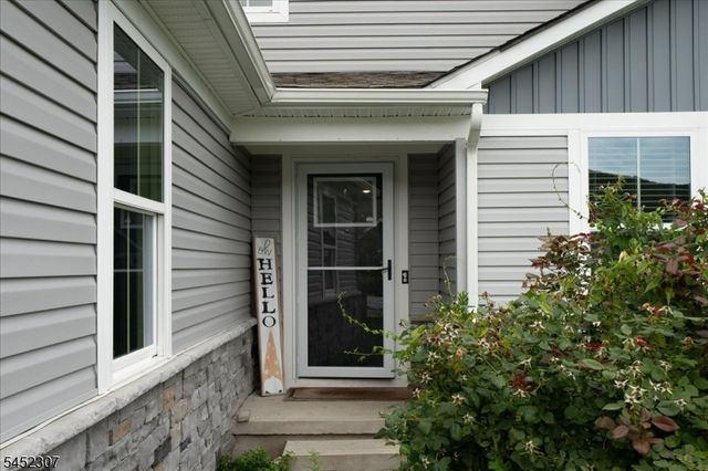 31 Lam Dr, Hardyston Twp., NJ 07419