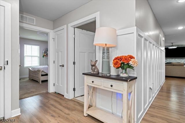 31 Lam Dr, Hardyston Twp., NJ 07419