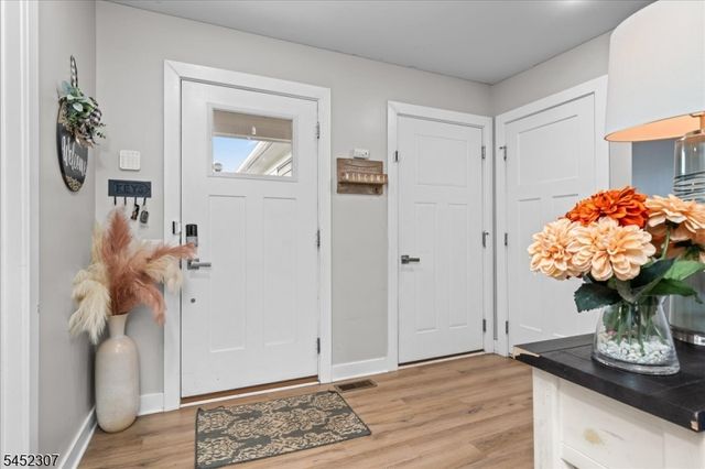 31 Lam Dr, Hardyston Twp., NJ 07419